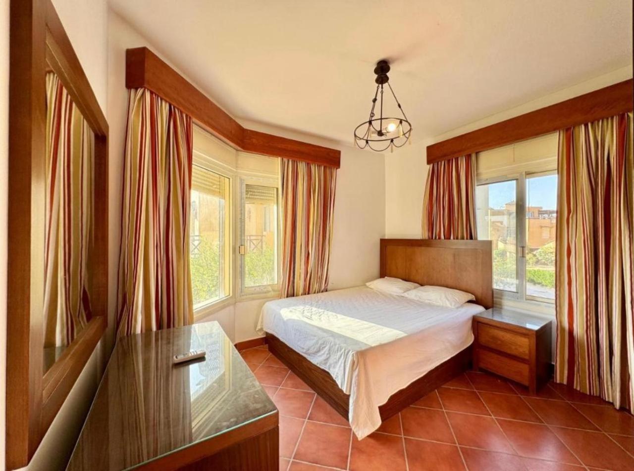 A Sea View Spacious Cheering 5 Bedroom Villa Ain Sokhna "Ain Bay" فيلا كاملة للإيجار قرية العين باي Ain Sukhna Eksteriør bilde